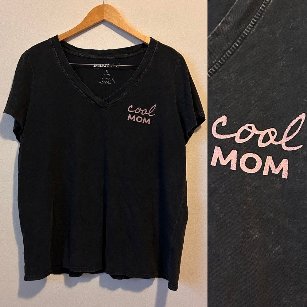 Torrid Mean Girls Women’s 2X Washback Black 'Cool Mom' V-Neck T-Shirt